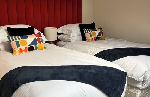 Falkirk House | The Courtyard Bar, Kitchen & Rooms