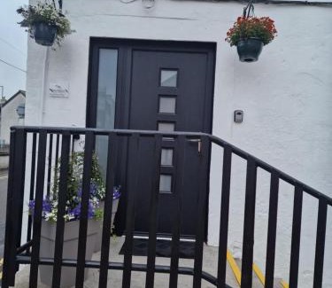 Moffat Hotel | The courtyard bar, kitchen, rooms