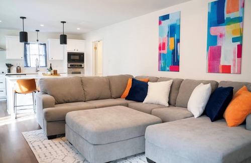 East Memphis House | The Cove BNB - With heated pool!
