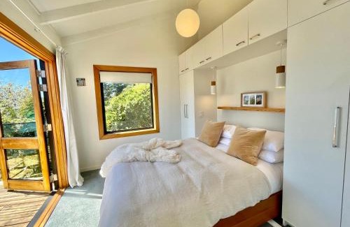 Dunedin Villa | The Cove Cabin - your quiet escape