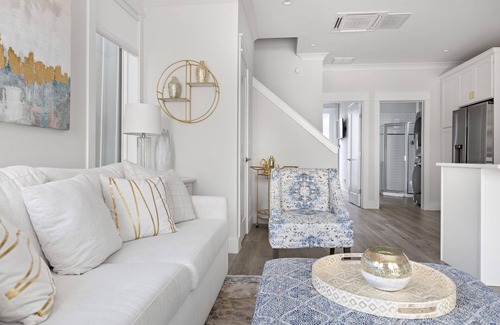 Wilmington House | The Cove - Houseboat Oasis