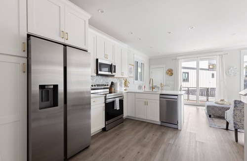 Wilmington House | The Cove - Houseboat Oasis