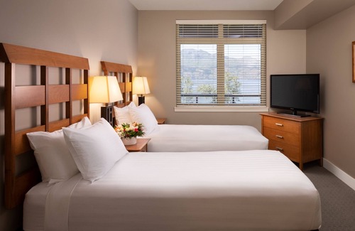 Westbank Resort | The Cove Lakeside Resort