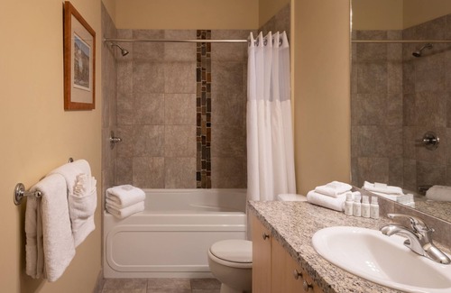 Westbank Resort | The Cove Lakeside Resort