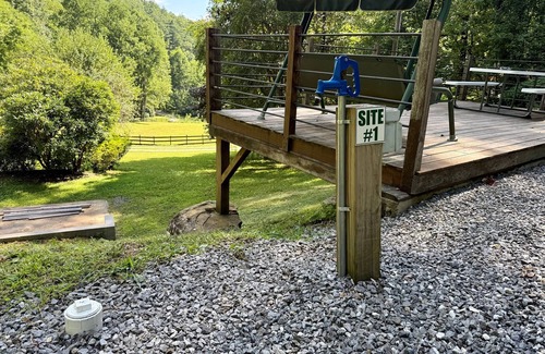 Robbinsville RV Rental | The Cove Site 1 – Full Hookups & Deck