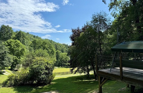Robbinsville RV Rental | The Cove Site 1 – Full Hookups & Deck