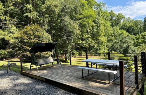 Robbinsville RV Rental | The Cove Site 1 – Full Hookups & Deck