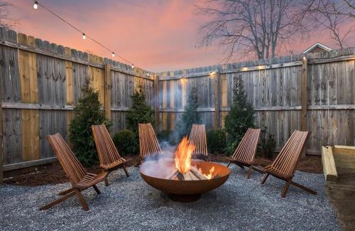 Hope Gardens House | The Cowboy - Luxury Home with Hot Tub & Pool Table