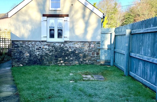 Brazzacott Cottage | The Cowshed: A peaceful, pet friendly cottage in Cornwall, with a garden