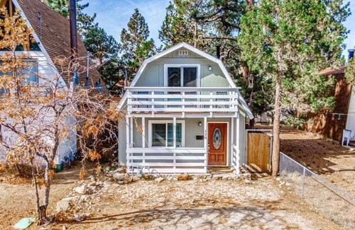 Sugarloaf Cabin | The Cozy Bear Cabin + BBQ + Indoor Fireplace!