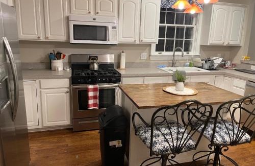 Lynchburg House | The Cozy Budget - Room near Liberty!