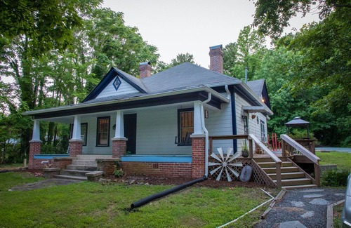 Chapel Hill House | The Cozy Bungalow - Official Historic Home Near UNC!