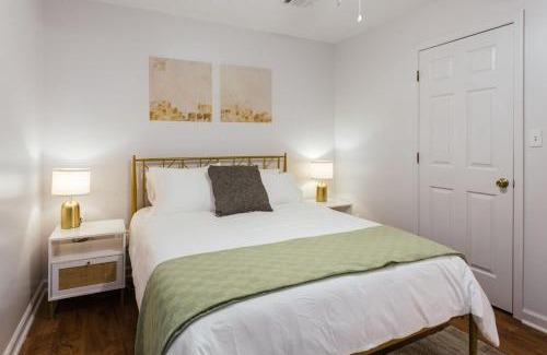 Athens House | The Cozy Corner Near Downtown