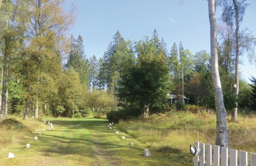 Hastveda House | The cozy cottage is located on a large, sheltered plot near the river Helgå.