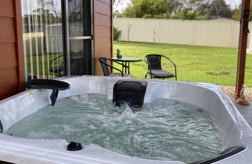 Hill Top Cottage | The Cozy Cottage - private hot tub, breakfast & a bottle of local wine.