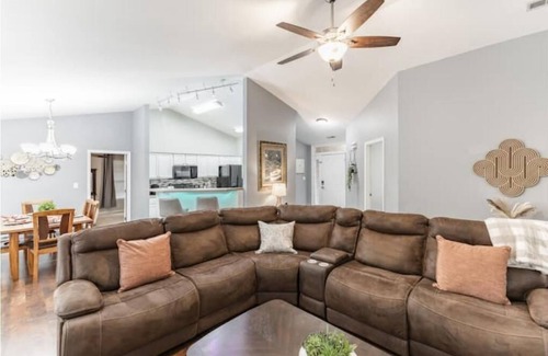 Madison House | The Cozy Cove-3BR w/Office-Pets Welcome!
