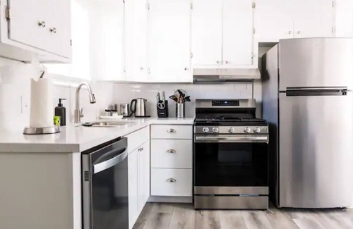 Sugar House Apartment | The Cozy Crib/Spacious & Workspace w/Monitor