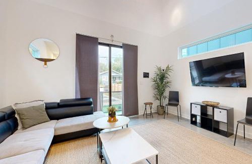Eastside Promise Neighborhood House | The Cozy Crockett