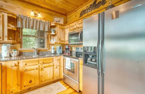 Mineral Bluff Cabin | The Cozy Cub "A Blue Ridge Mtn view to remember"