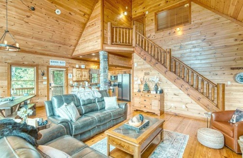 Mineral Bluff Cabin | The Cozy Cub "A Blue Ridge Mtn view to remember"