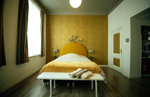 South Antwerp Apartment | The Cozy Guestroom near Park Zuid and Musea