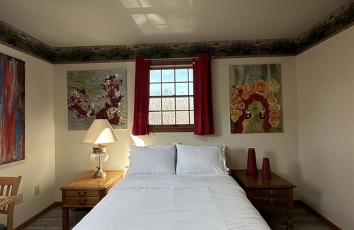 Brodheadsville Bed & Breakfast | The cozy house where you can stay with your family with a gym, and a game room.
