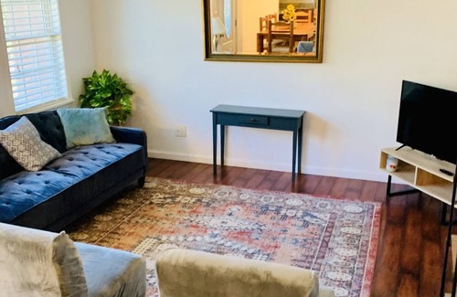 Norfolk - Virginia Beach House | The Cozy Inn - Conveniently located in the heart of Hampton Roads