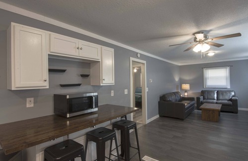 Logan House | The Cozy Inn (Fenced Yard)
