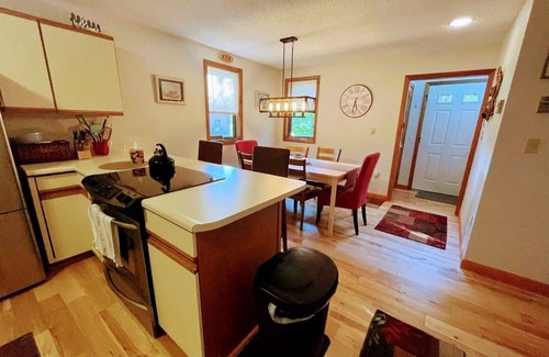 Campton House | The Cozy Mountain Retreat!nWith Access to Pool, Hot Tub, Gym & Skiing