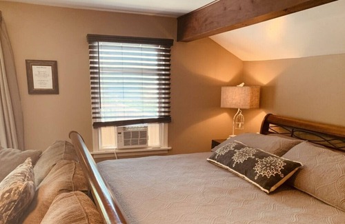 White Mills Apartment | The Cozy Nest in Historic Downtown Hawley