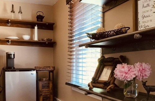 White Mills Apartment | The Cozy Nest in Historic Downtown Hawley