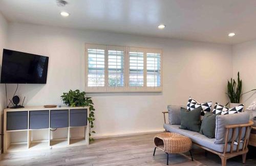 El Camino Village Apartment | The Cozy Oasis - A Renovated and Modern Studio near LAX + SoFi + Beaches + Freeway