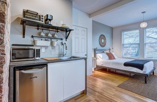 Lunenburg Apartment | The Cozy Suite Retreat for 2pp Lunenburg