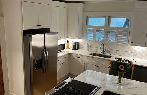 Old Town Cottage | The Craddock - Tufts Home & Antique Carriage House - 6BR 5.5 Baths - Sleeps 12+
