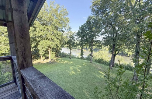 Boswell Cabin | The Crash Pad ~ Quirky Riverfront Retreat