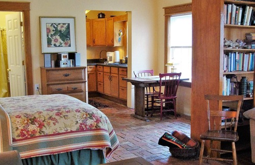 Lexington Cottage | The Creamery: Breathtaking views & cozy studio!