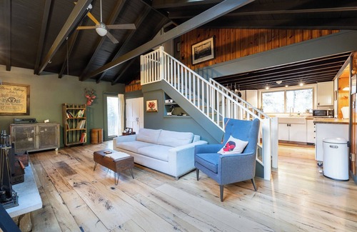 East Stroudsburg House | The Creekhouse - Waterfront Pocono Mountain House