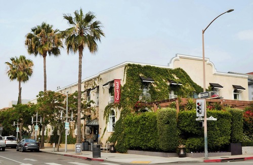 Beverly Hills Condo | The Crescent Hotel Beverly Hills, Sonder by Marriott Bonvoy
