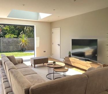 Lancing Villa | The Crescent Villa Lancing