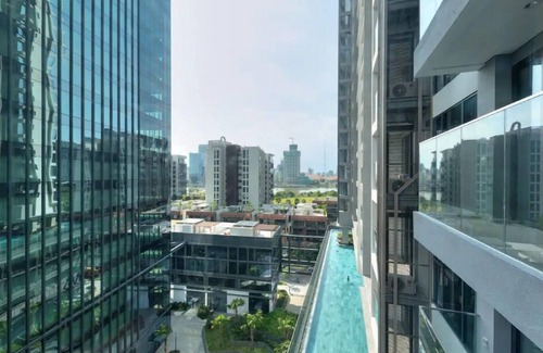 Ho Chi Minh City Apartment | #The Crest Lux Bathtub-panoramic city view.