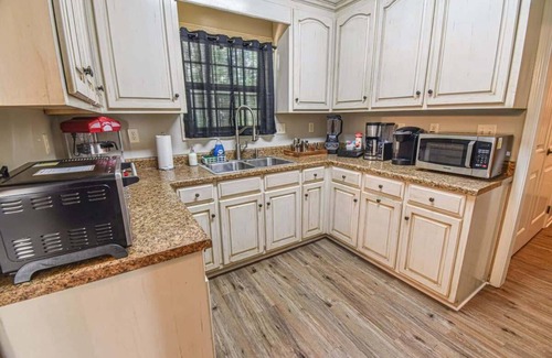 Northport House | The Crimson Retreat | 5 miles to Stadium, Foosball, Ping pong, BBQ