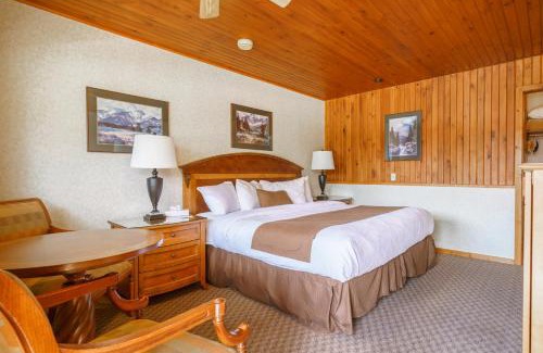 Saskatchewan River Crossing Hotel | The Crossing
