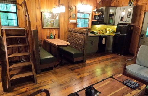 Reliance Cabin | The Crockett Cabin at Starr Mountain Retreat
