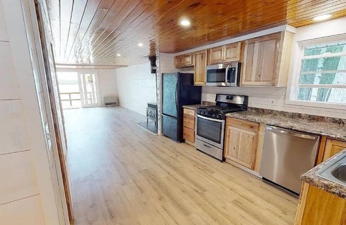 Northeast Somerset Cabin | The Crooked Nook 2-bedroom waterfront cabin in brilliant Rockwood with WiFi