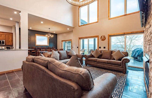 Swanton House | The Crooked Oak Lodge - Deep Creek Lake - Indoor Pool & Hot Tub - Dogs Welcome