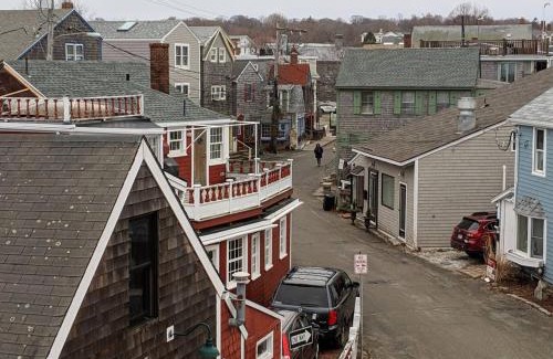 Rockport Apartment | The Crow's Nest @ Rockport's Sail Loft