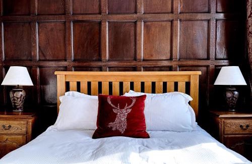 Marnhull Hotel | The Crown at Marnhull