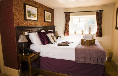 Marnhull Hotel | The Crown at Marnhull