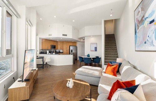 Marina del Rey Apartment | The Crystal 3 Level Penthouse - Marvelous Marina Views 2BR