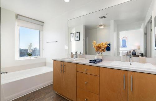 Marina del Rey Apartment | The Crystal 3 Level Penthouse - Marvelous Marina Views 2BR